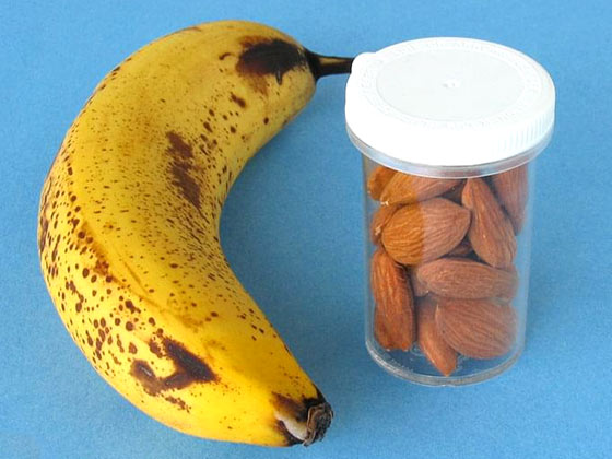 Bananes et amandes collation 200 kcal