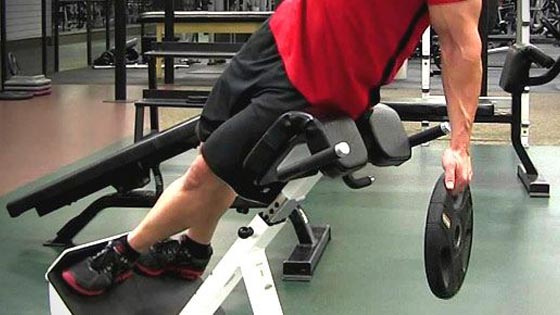 Flexions latérales du buste au banc